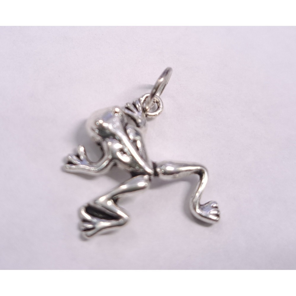 New Frog Charm Pendant‎ Small Silver Tone Peeper Animal Amphibian Toad Nature